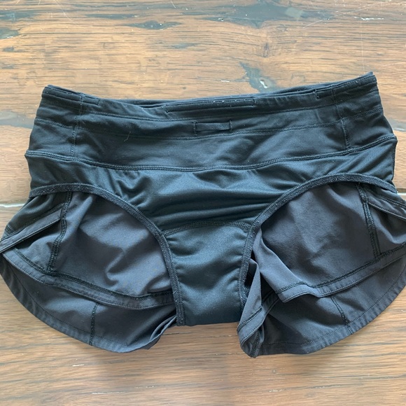 🛑SOLD ON DEPOP🛑Lululemon black speed up shorts - Picture 4 of 5